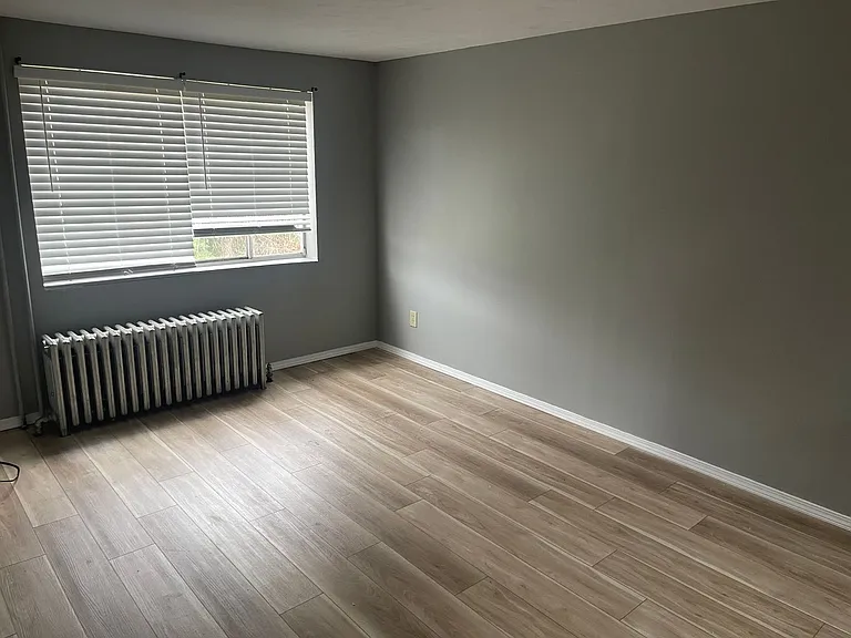 1010 Savey St — Photo 9