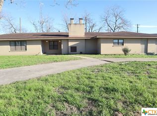 703 W Larkspur St, Victoria, TX 77904