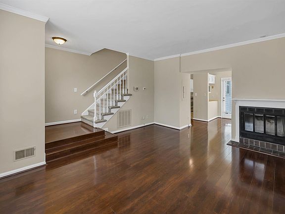 5th image of 521 Wallace Way