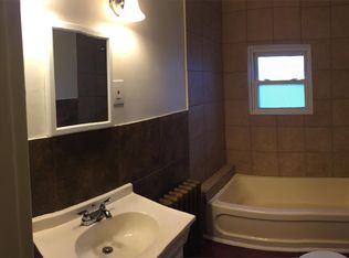 1021 3rd Ave APT 2, Coraopolis, PA 15108
