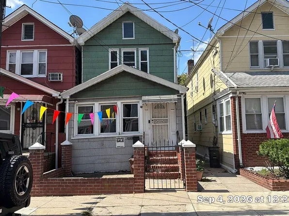 8934 86th St, Jamaica, NY 11421