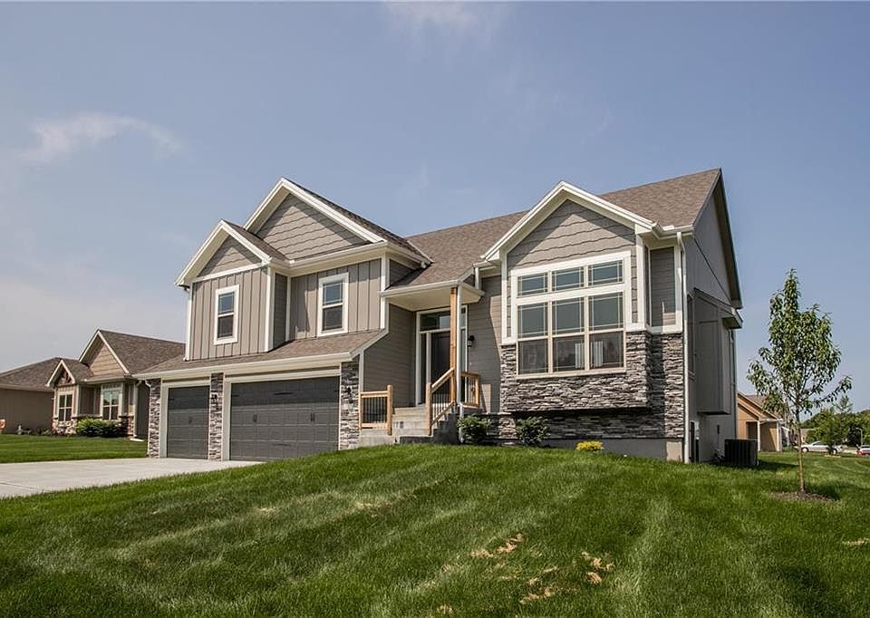 1st image of 720 N Solomon Dr