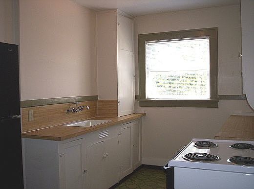 3rd image of 208 N Tacoma Ave APT 7