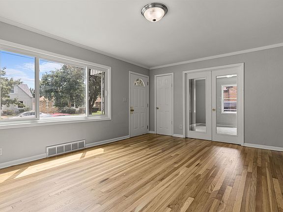 4th image of 610 Frances Ave