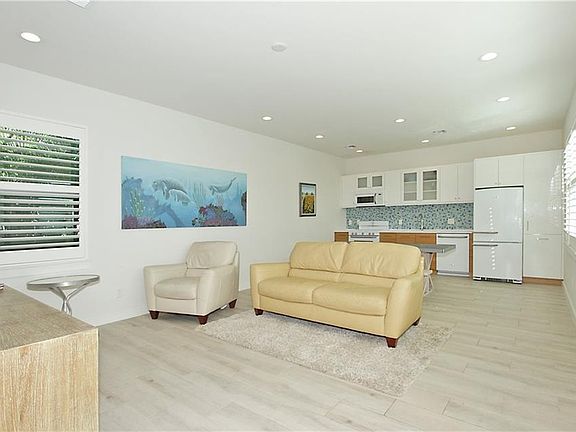 5th image of 10042 Vanderbilt Dr