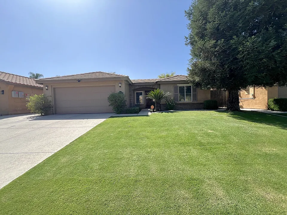 12115 Fairburn Way