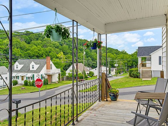4th image of 2202 Poplar St