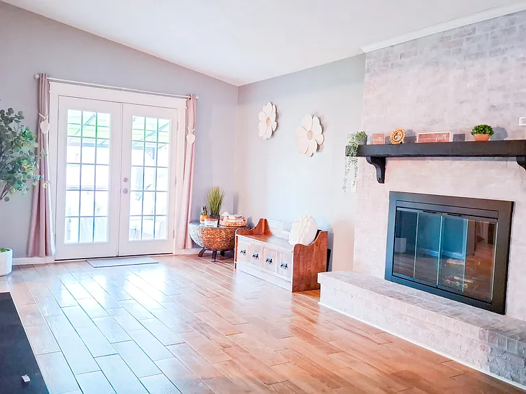 403 Antler Dr — Photo 3