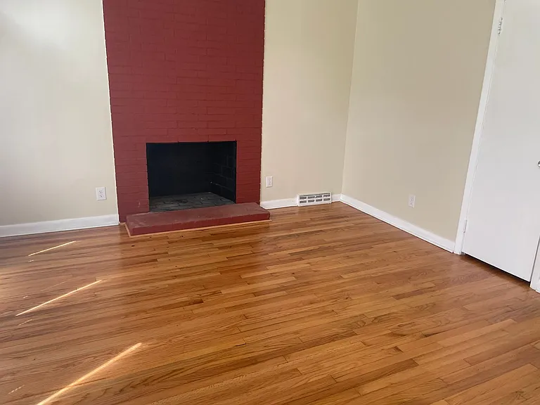 1305 Willow Rd — Photo 3