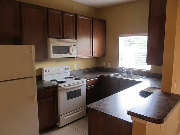 3rd image of 1430 Retreat View Cir