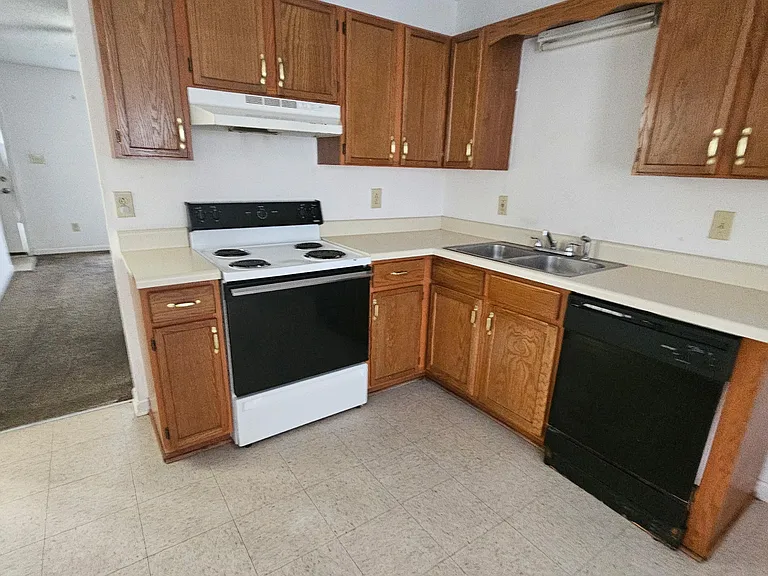 2302 Raleigh Ct #2 — Photo 2