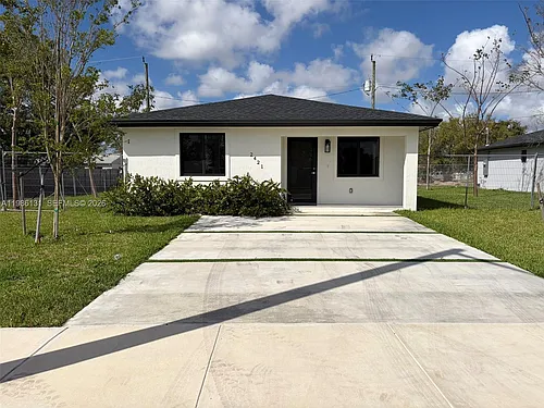 2421 NW 153rd St Photo 1
