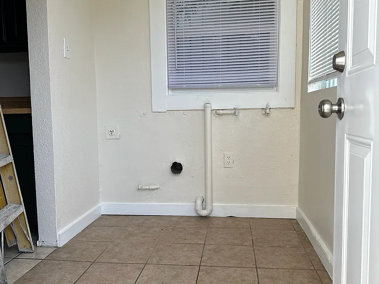 1016 Roosevelt Ave — Photo 13