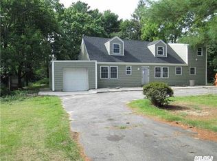 20 S 5th Ave, Brentwood, NY 11717