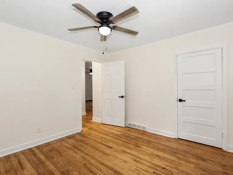 1111 S Meeting St — Photo 20
