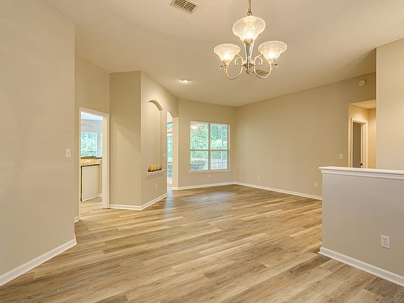 5th image of 590 Oakmont Dr