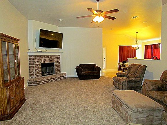 3rd image of 814 Brittlebush Ct