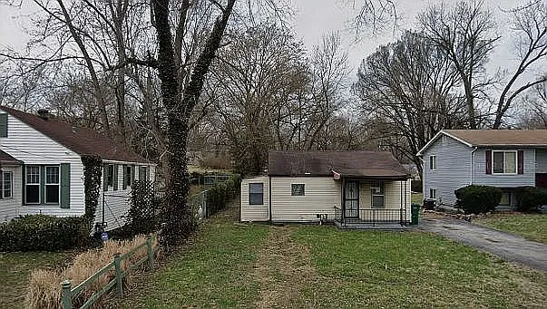 10049 Imperial Dr photo 1