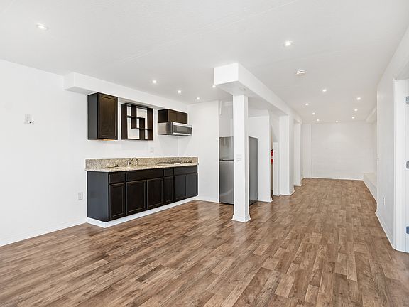5th image of 220 Lyon Cir Unit B