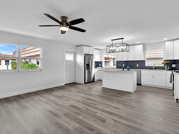 2nd image of 325 Seville #325