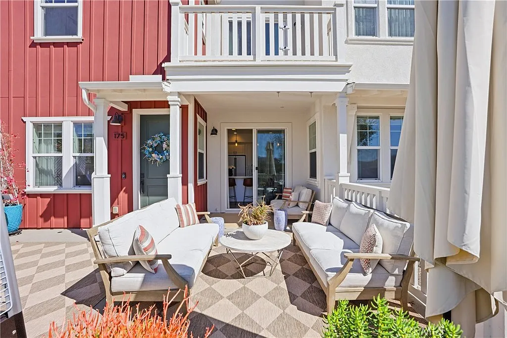 3 bed, 2.5 bath, 1681 sqft, $5,200 — Photo 4
