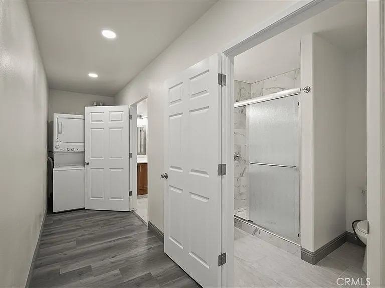 14335 Hamlin St — Photo 14