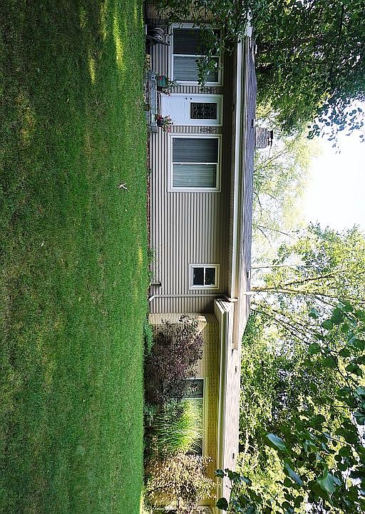 1st image of 127 Sydelle Ave