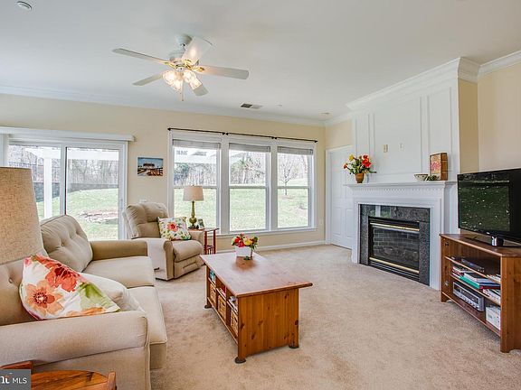 3rd image of 48 Smithfield Way