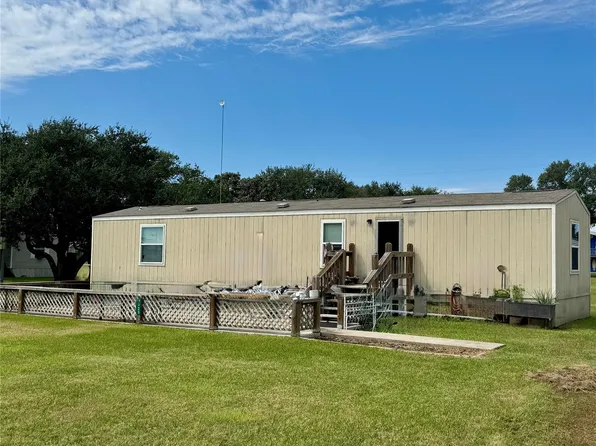 1535 Bayview Dr, Palacios, TX 77465