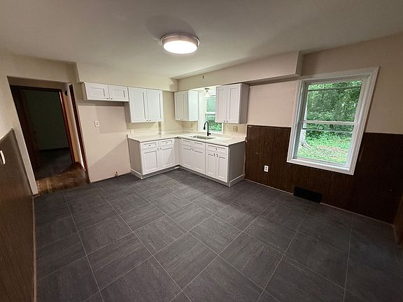 5th image of 485 Dayton St