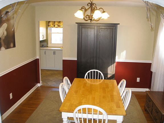5th image of 303 W Essex Ave