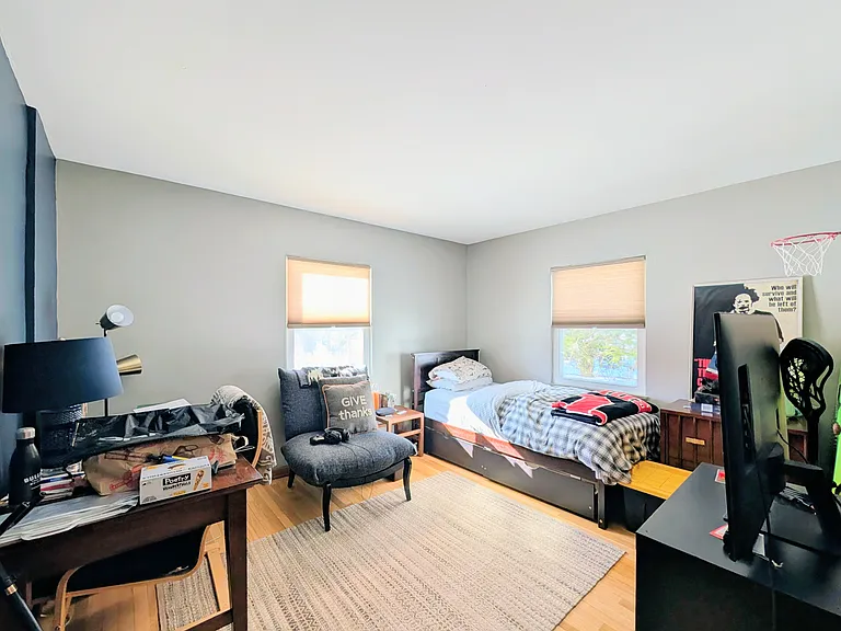 2543 E Livingston Ave — Photo 14