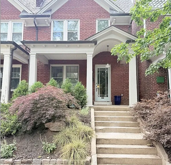 3323 W Grace St — Photo 1