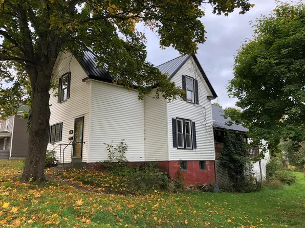66 High St, South Paris, ME 04281