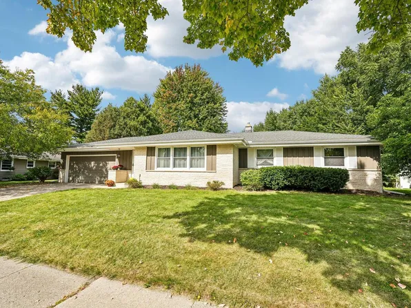 1006 Wisteria LANE, Waukesha, WI 53189