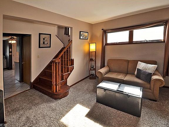 5th image of 17309 Dartmouth Ave