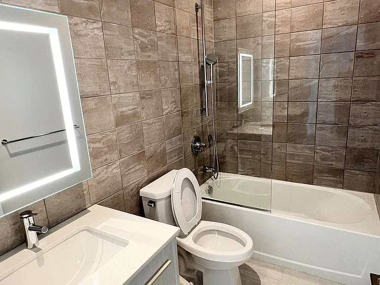8 Cumberland St #3808 — Photo 6