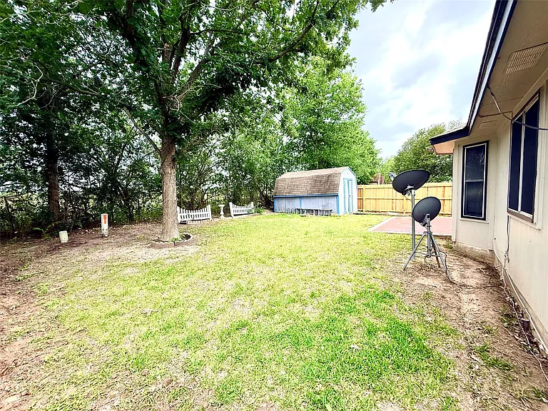 206 Sunshadow Dr — Photo 24