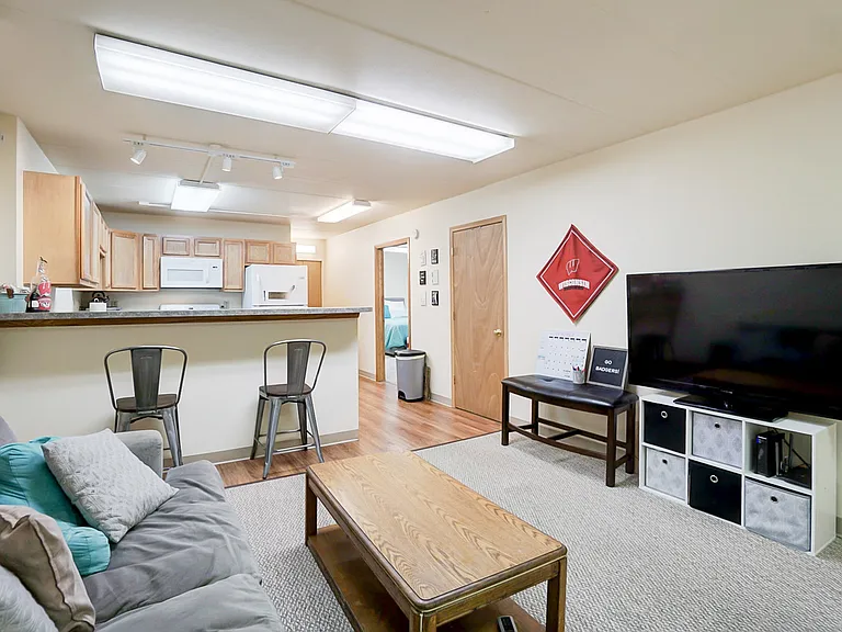 Inez Apartments — Photo 24