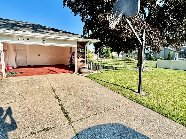 326 Pepperton Dr — Photo 8