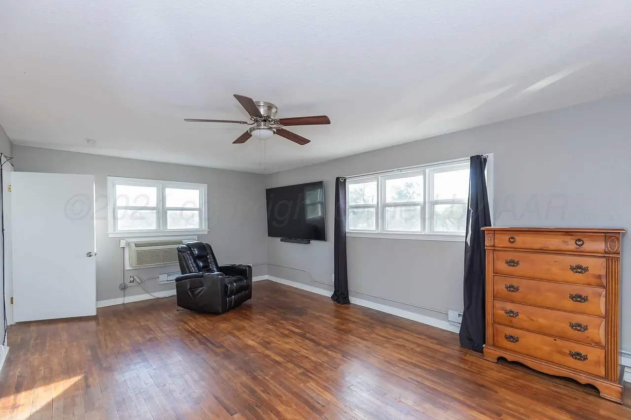 Studio, 560 sqft, $1,000 — Photo 2