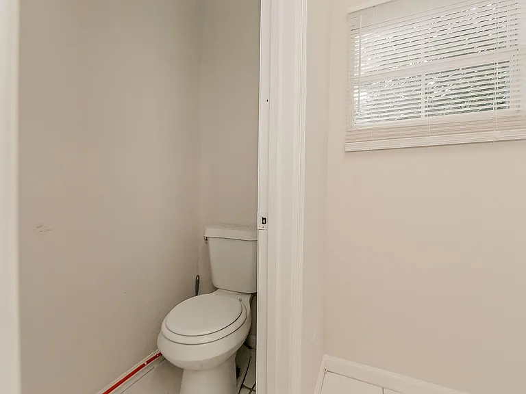 Maple Ave — Photo 10