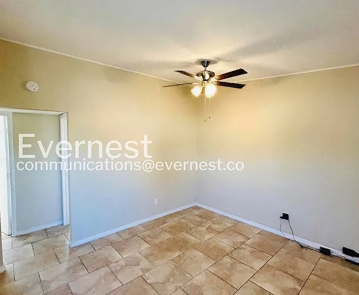 2925 N 46th St #B — Photo 2