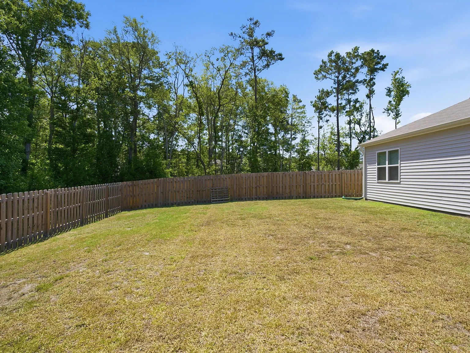 3 bed, 2.0 bath, 1487 sqft, $2,200 — Photo 3