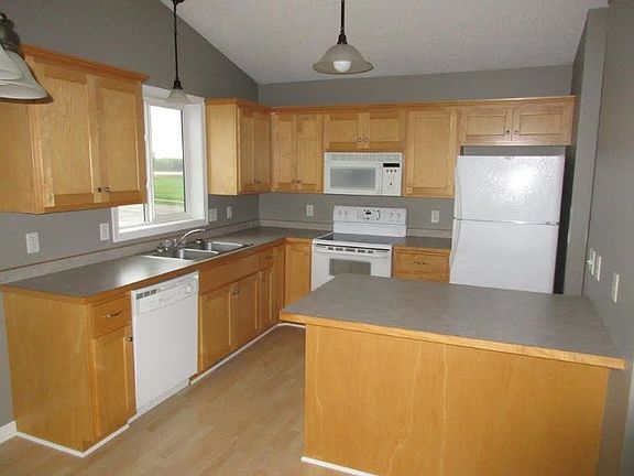 2nd image of 1520 Providence Pl NE