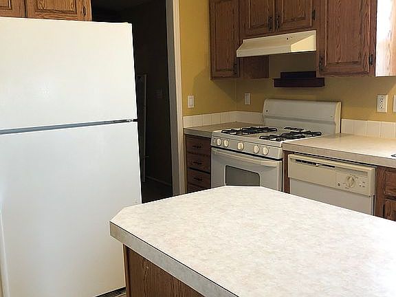 3rd image of 521 E Fir Dr
