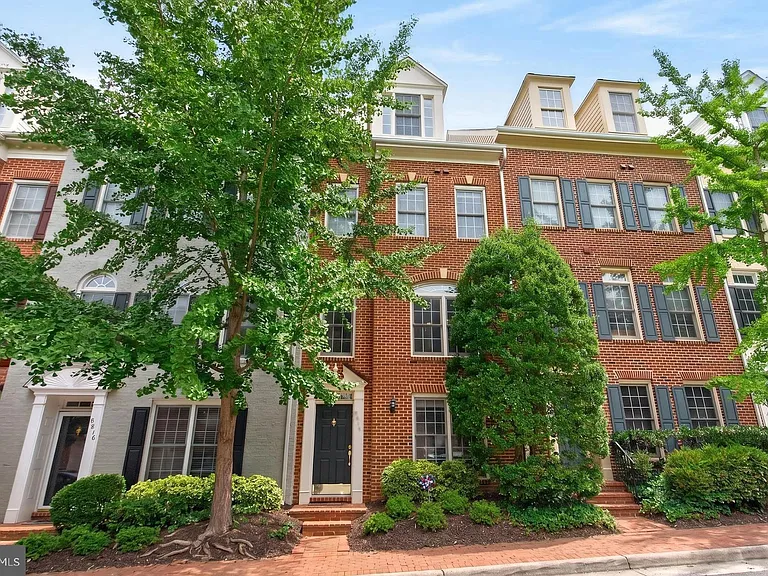 8814 Hunting Lodge Ct — Photo 1