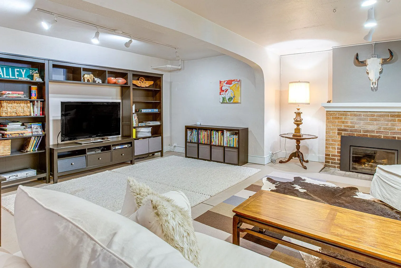 3 bed, 2.0 bath, 2787 sqft, $6,031 — Photo 4