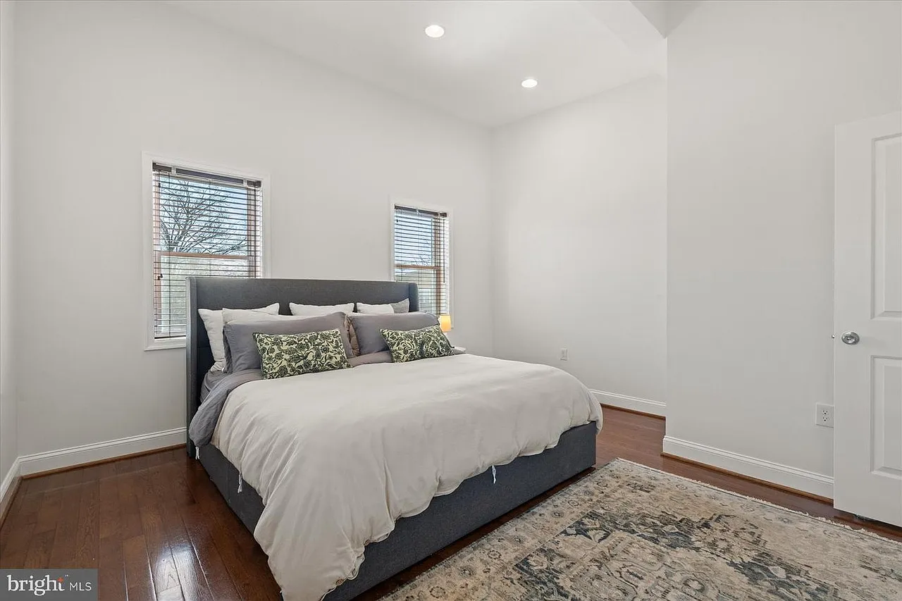 5 bed, 2.5 bath, 1720 sqft, $7,450 — Photo 1