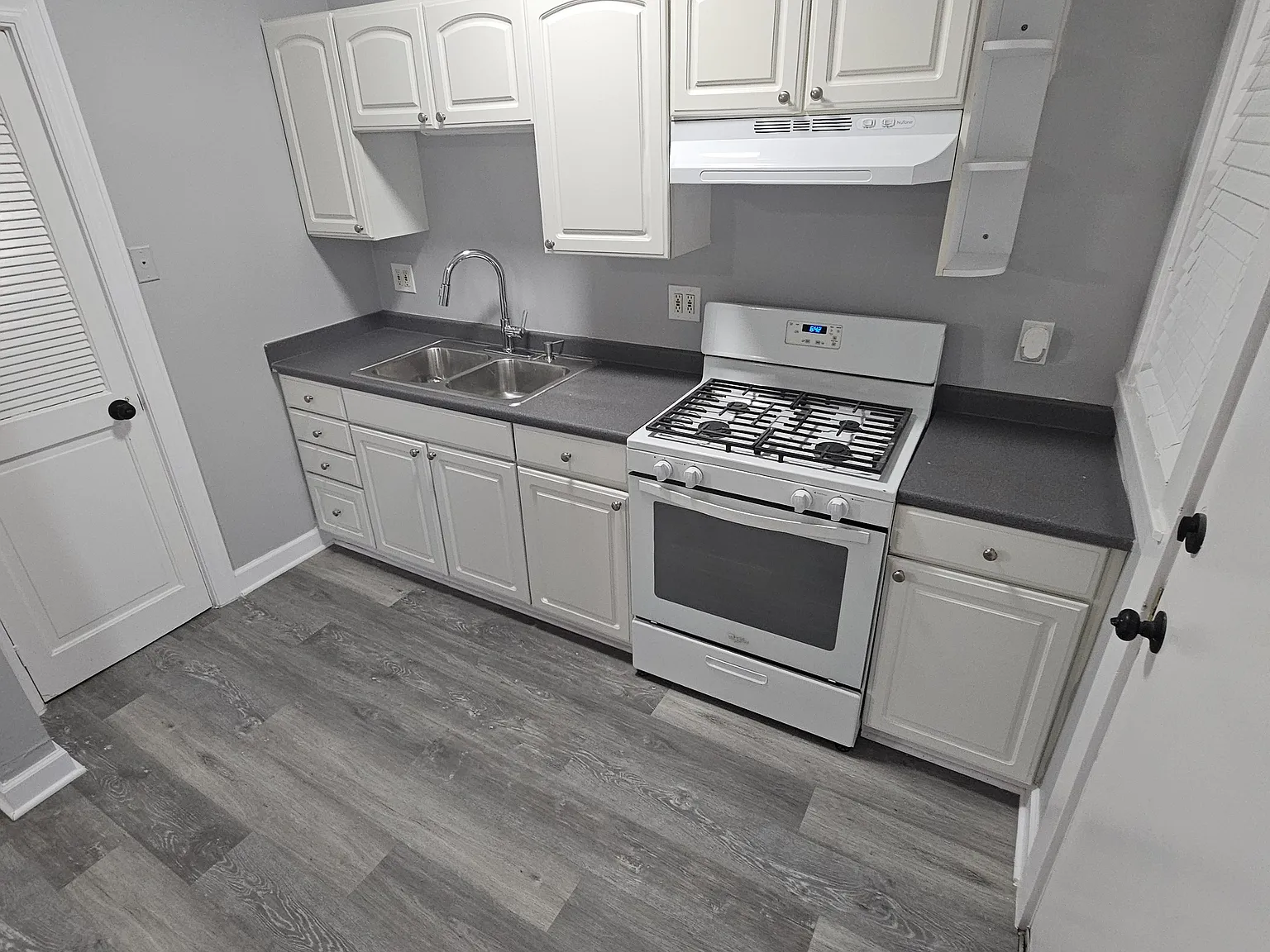 2 bed, $1,900 — Photo 2